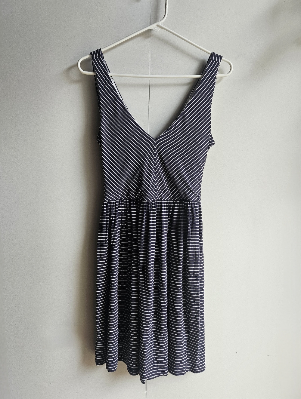 Loft Plunge-Neck Summer Dress w/ Back Cut-Out in Women's S
